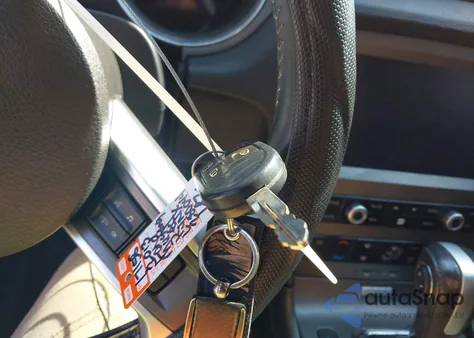 2013 Ford Mustang z USA, uszkodzony, nr VIN 1ZVBP8AM0D5280044